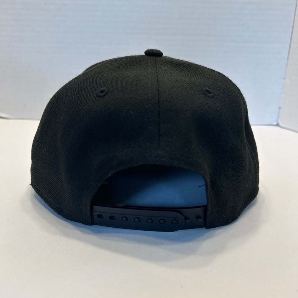 New Era Boston Red Sox 9FIFTY Snapback Black On Black Flat Brim Hat One Size - Picture 3 of 7